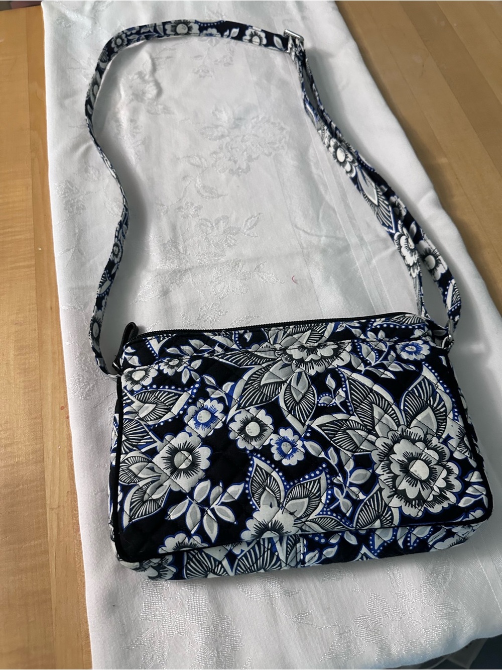 Floral Quilted Crossbody Shoulder Bag - Navy & White Vera Bradley